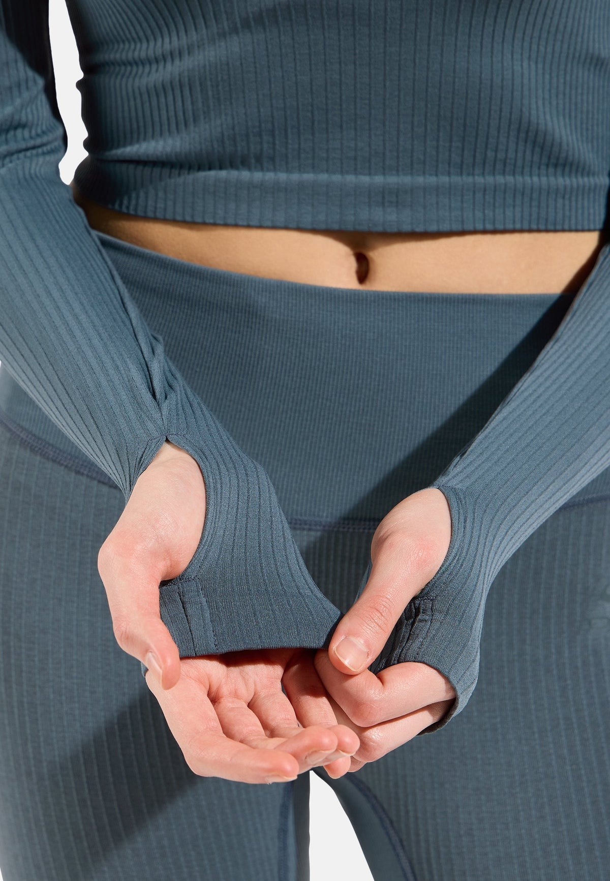 The Active 365 seamless cropped long sleeve training shirt