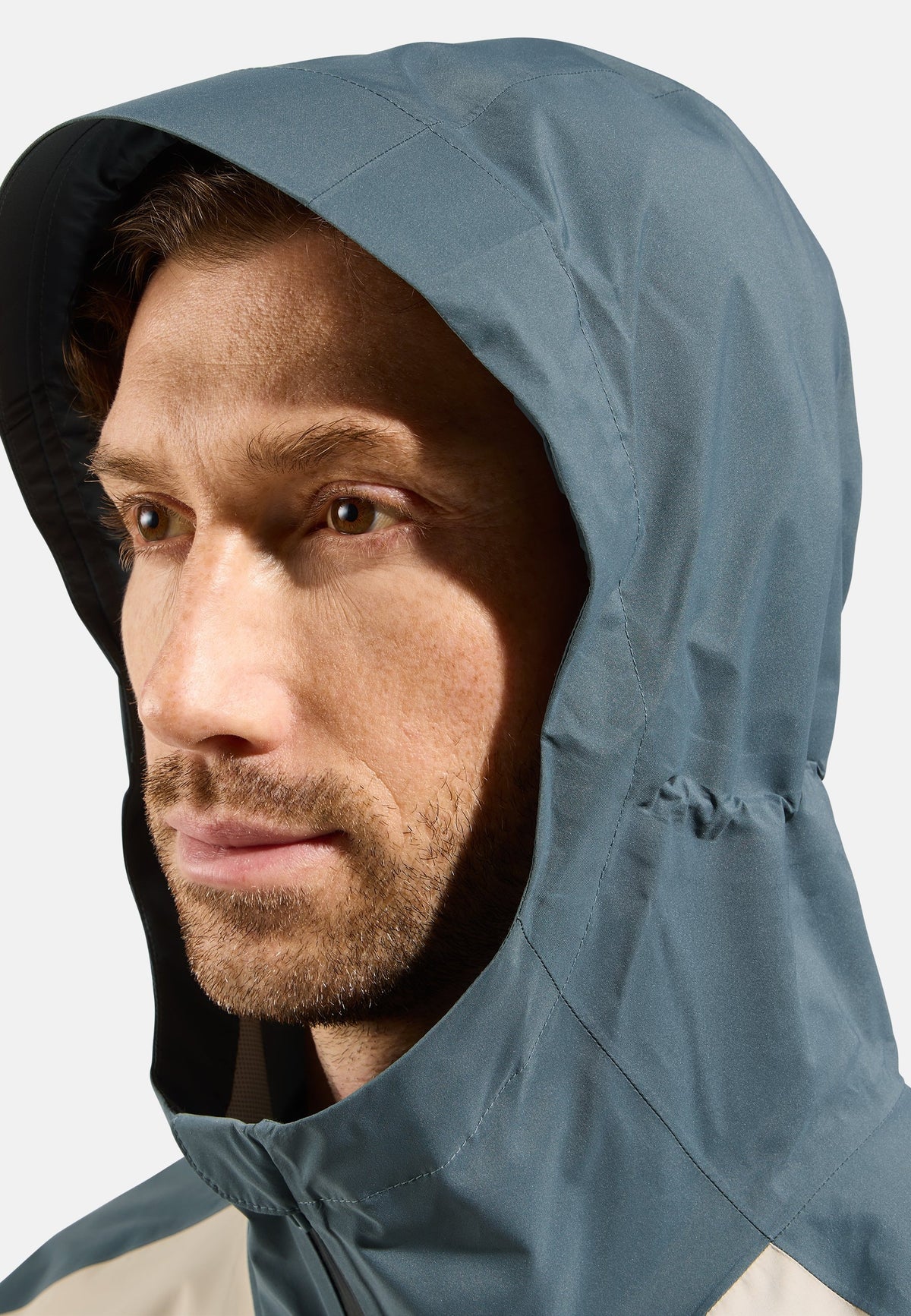 The men's Aegis 2.5L waterproof hardshell jacket