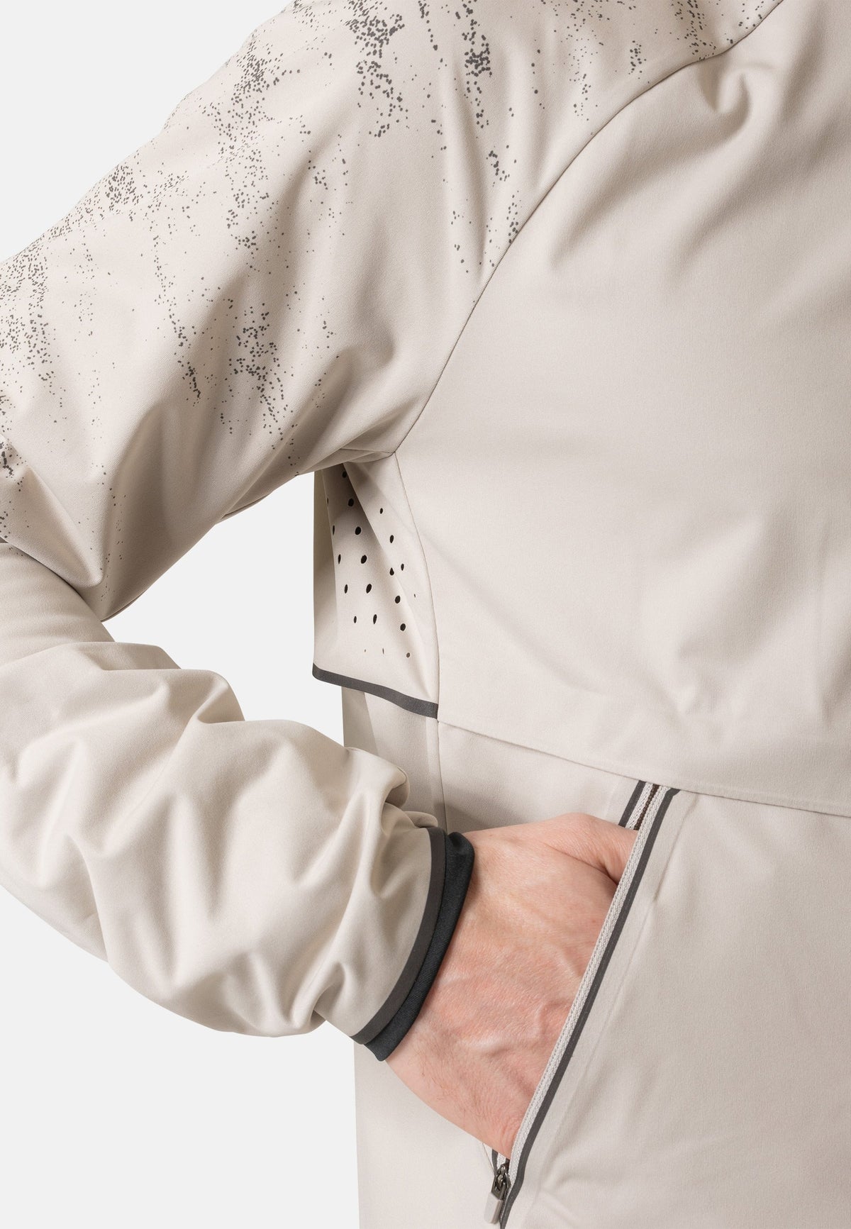 The Zeroweight Pro Warm reflective running jacket