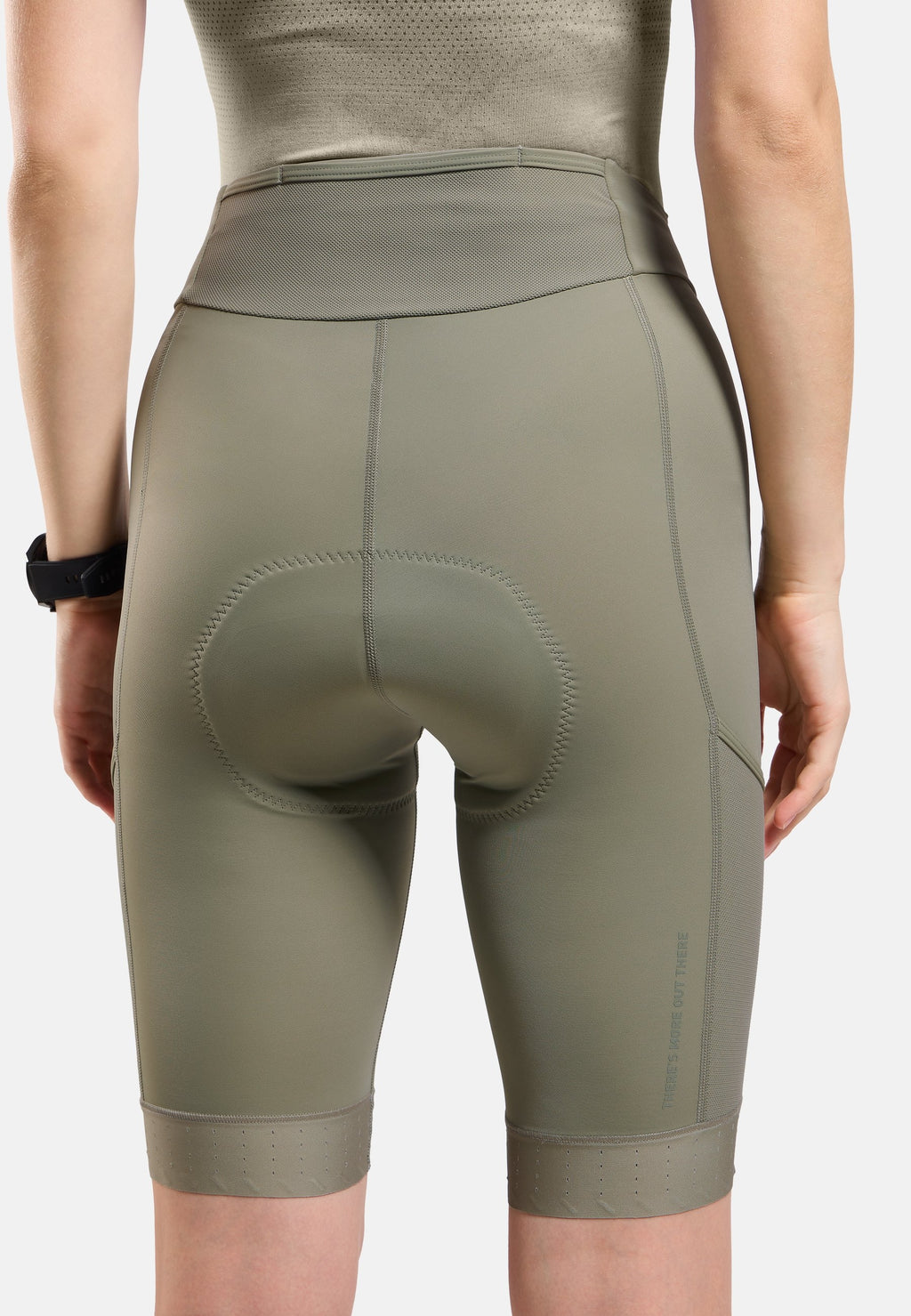 The Explorer women's cargo short tights