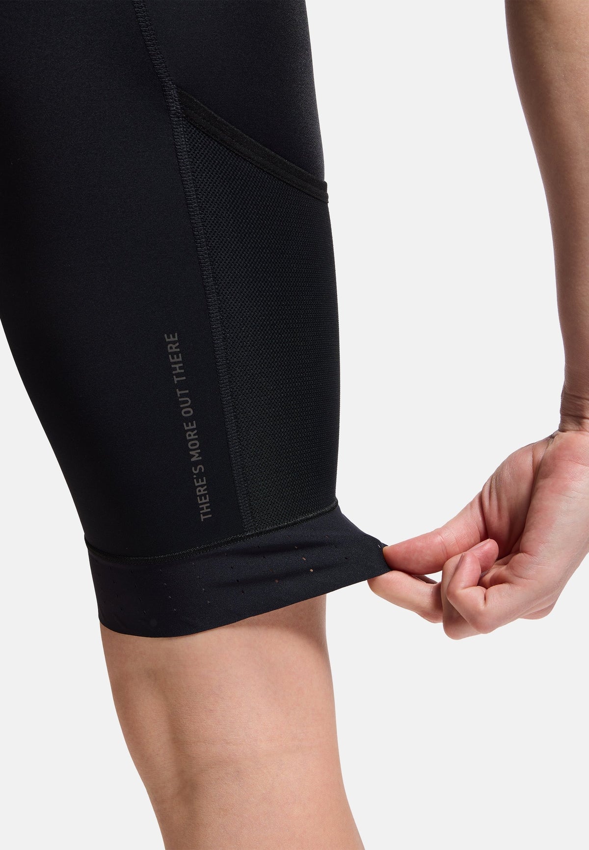 The Explorer women's cargo short tights