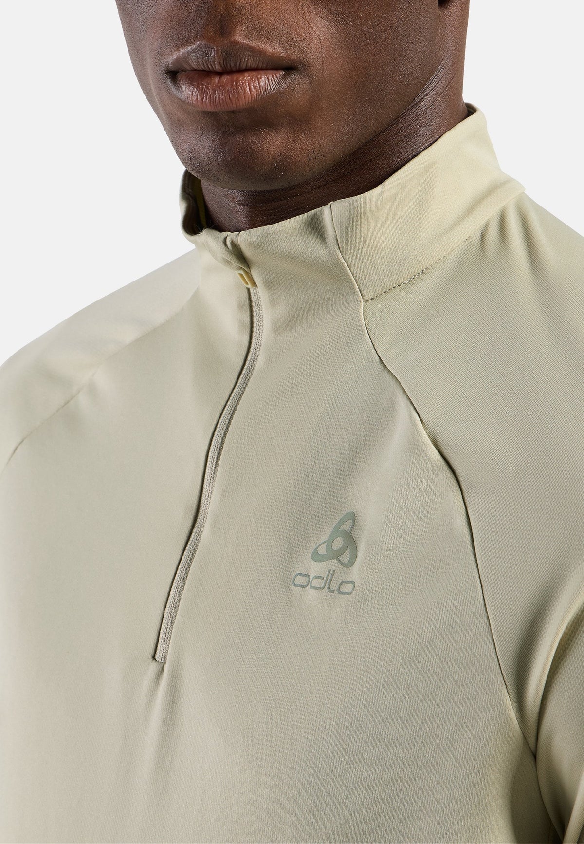 The men's Essentials half-zip running mid layer