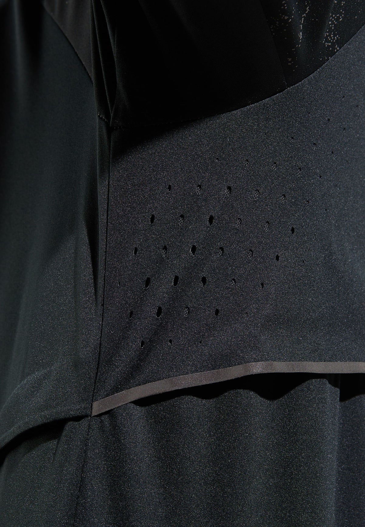 The Zeroweight Pro Warm reflective running jacket