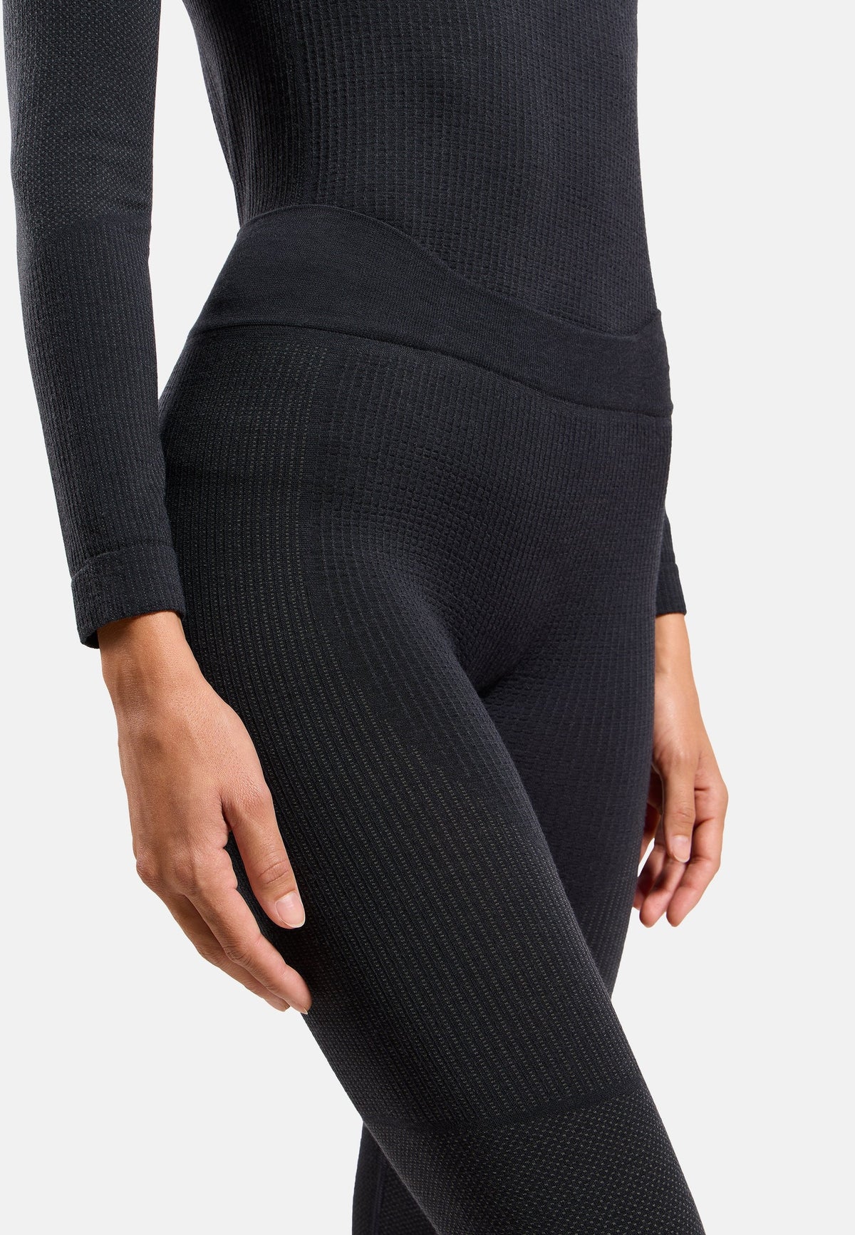 The Seamless Performance Wool 3/4 base layer bottoms