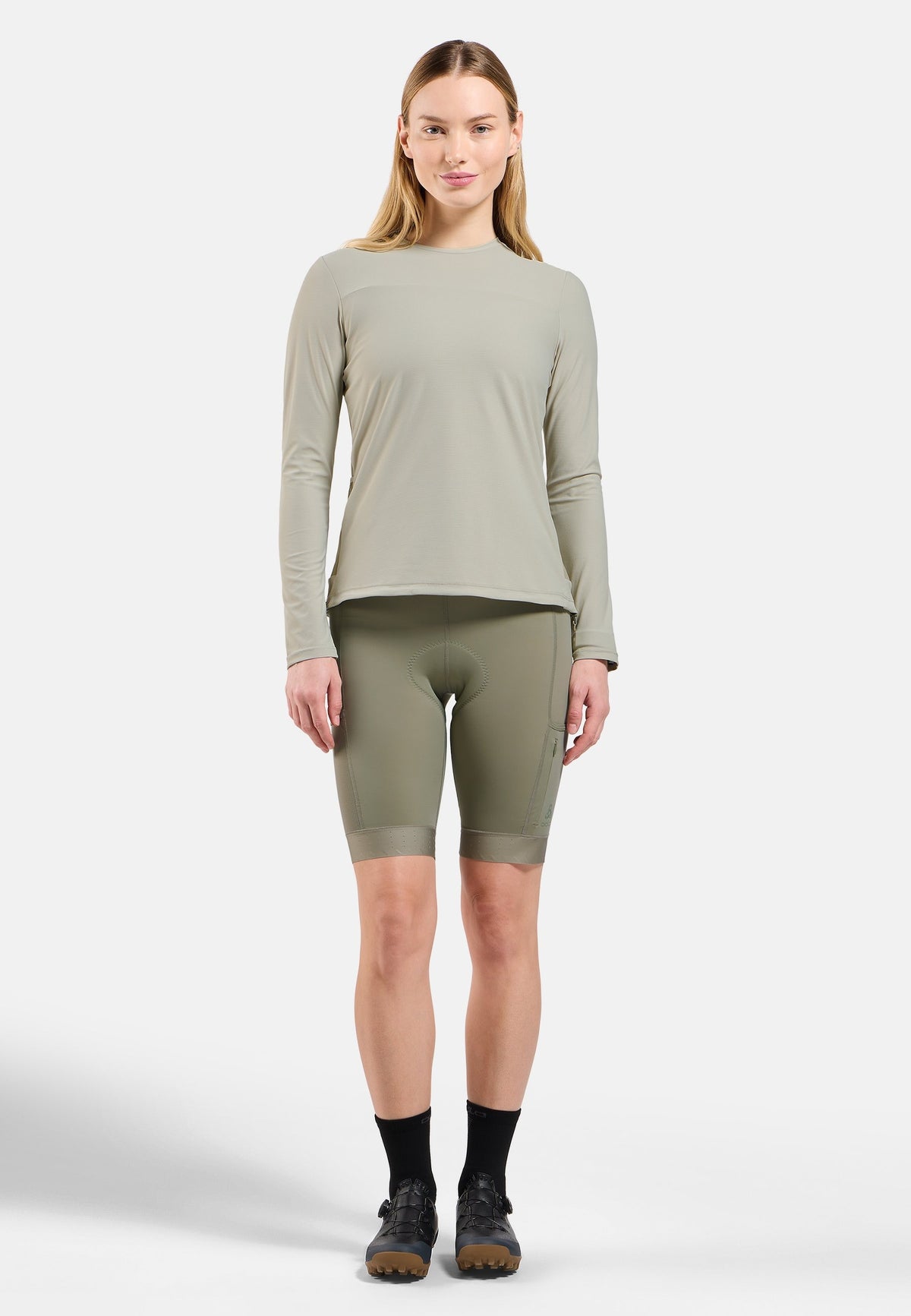 The Explorer women's cargo short tights